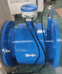 Electromagnetic flowmeter with pressure and flow measurement Electromagnetic flowmeter with pressure and flow measurement